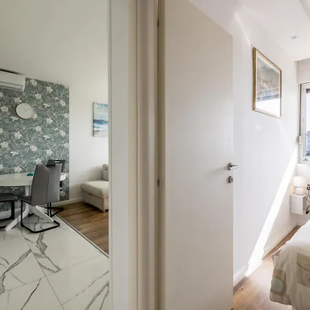 Apartman Seeker In Center