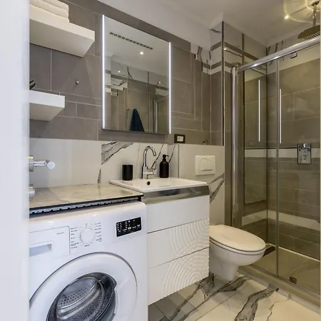 Apartman Seeker In Center Split