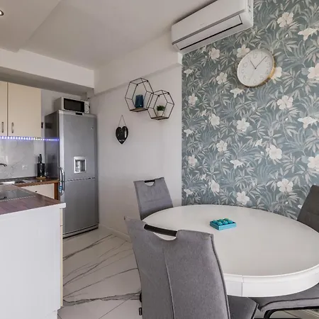 Apartman Seeker In Center