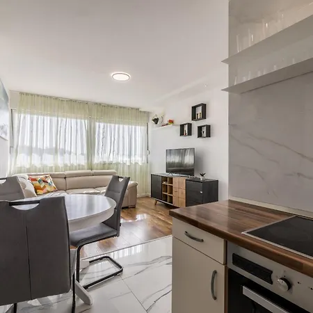 Apartman Seeker In Center